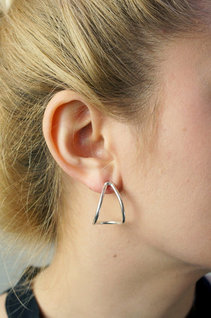 curve post earrings in silver - sample sale