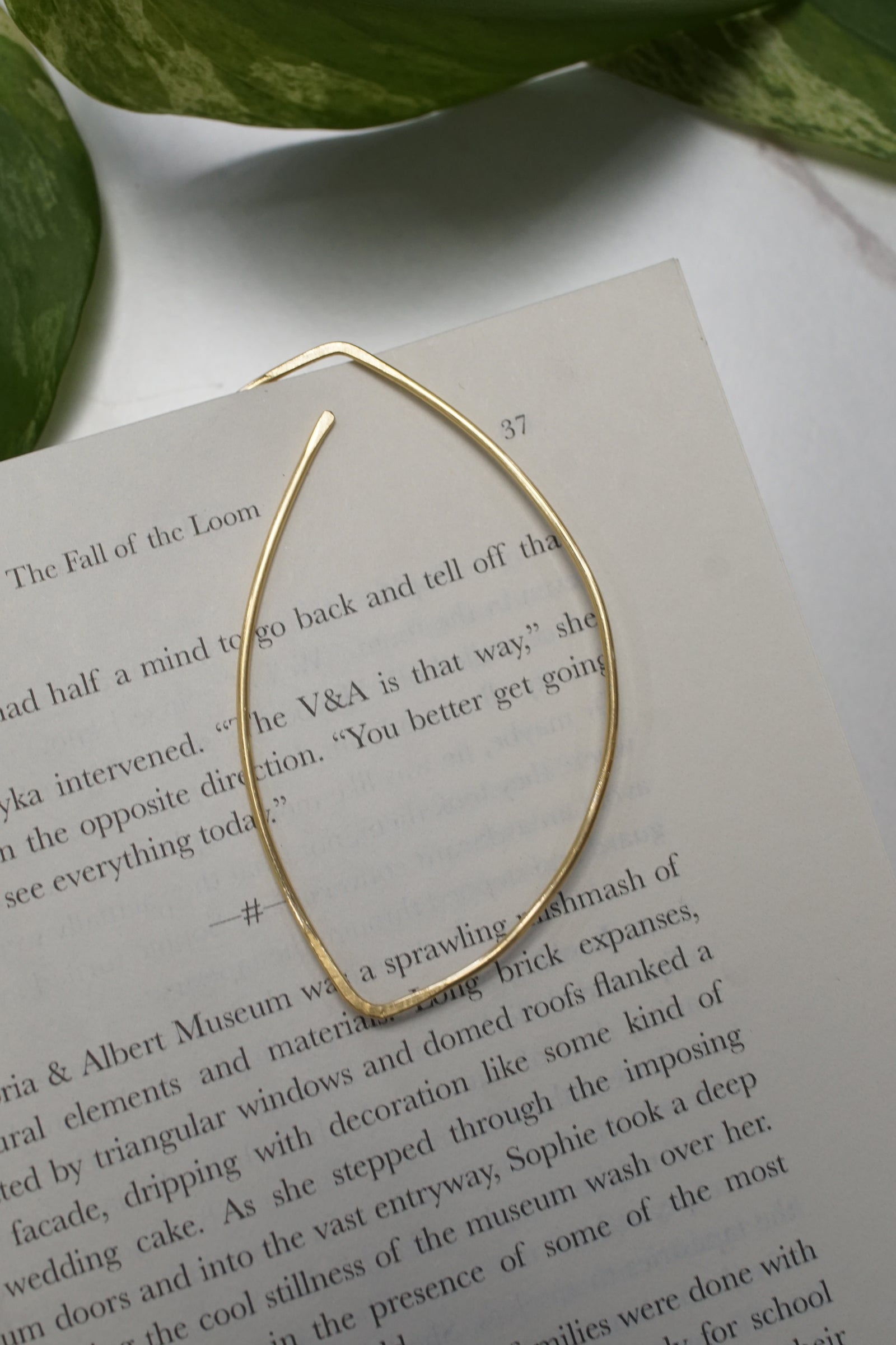 Peche Cheeky Botanical Brass Bookmark