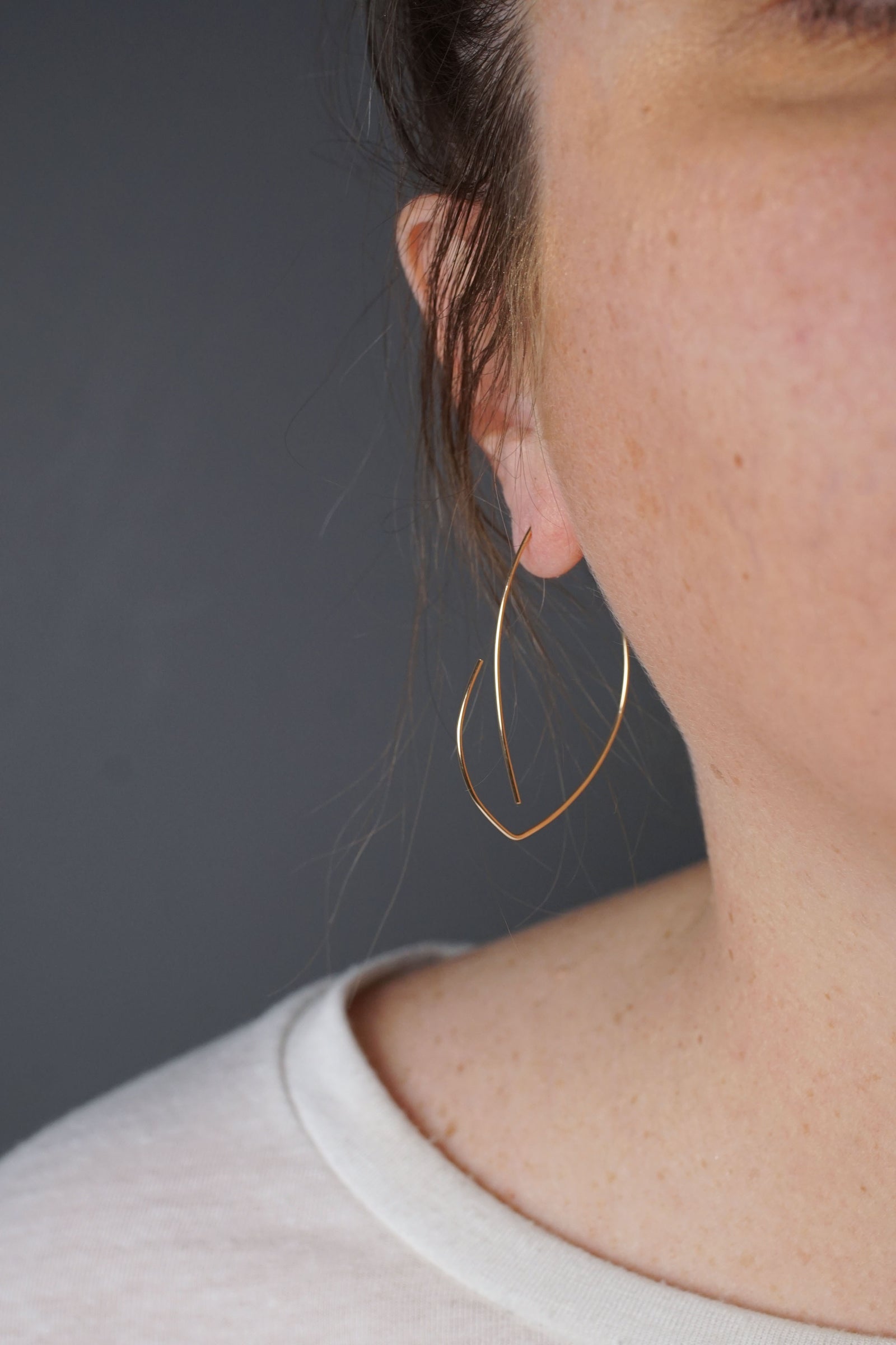 Peche Threader Hoop Earrings in silver or gold-filled