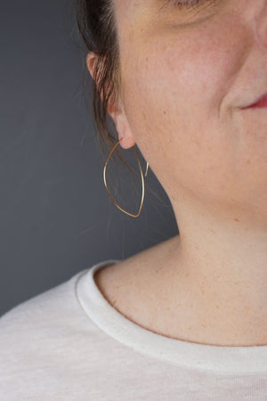 Peche Threader Hoop Earrings in silver or gold-filled