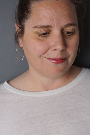 Peche Threader Hoop Earrings in silver or gold-filled