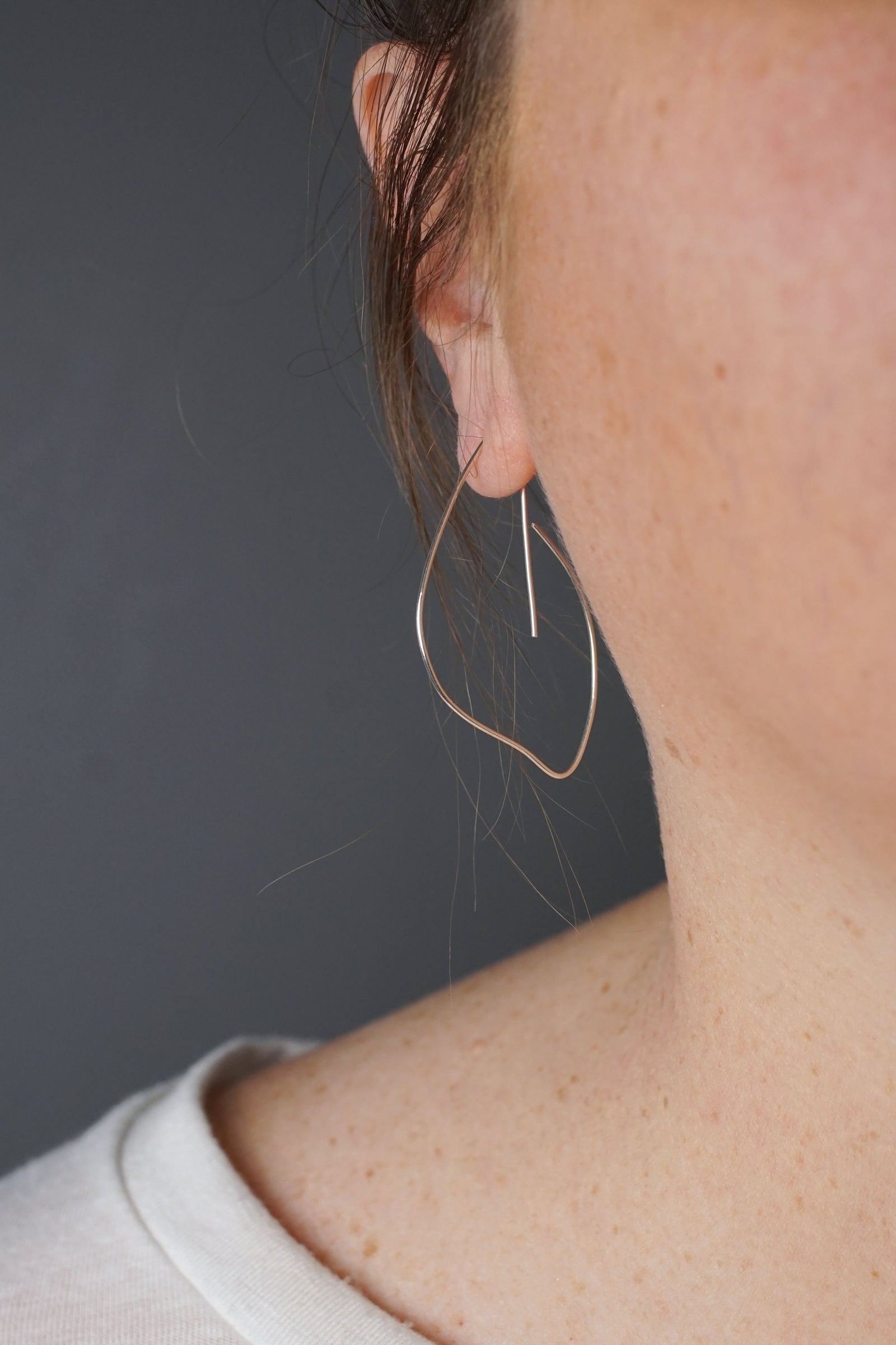 Petit Virage Threader Hoop Earrings in silver or gold-filled