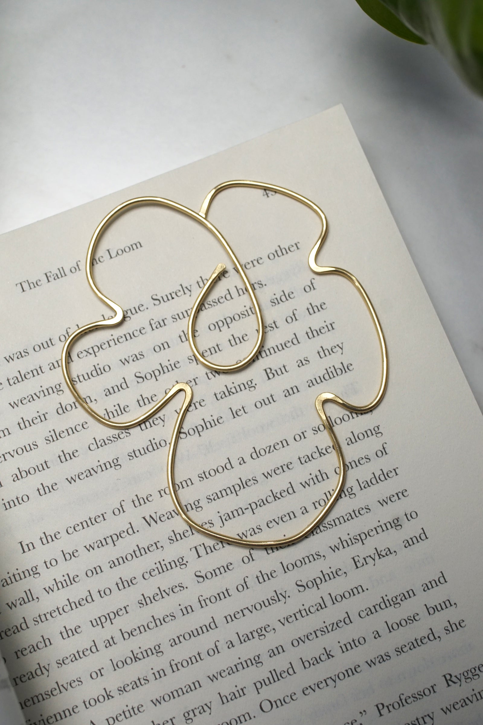 Viisi Modern Floral Brass Bookmark