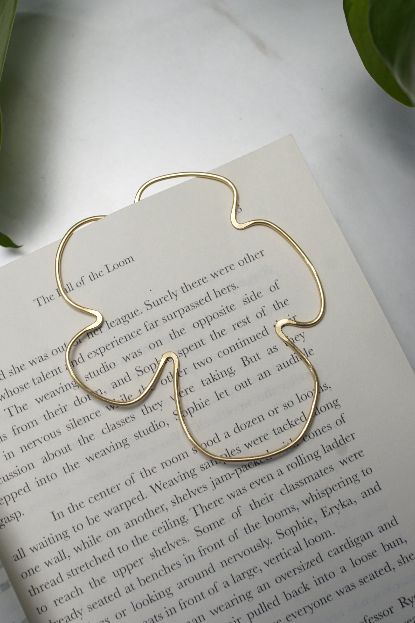 Viisi Modern Floral Brass Bookmark