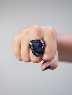 Contra Noir ring / size 7