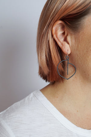 Courbe Earrings in black steel, silver, or bronze