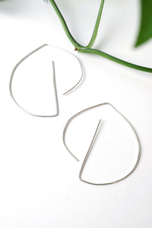 Courbe Threader Hoop Earrings in silver or gold-filled