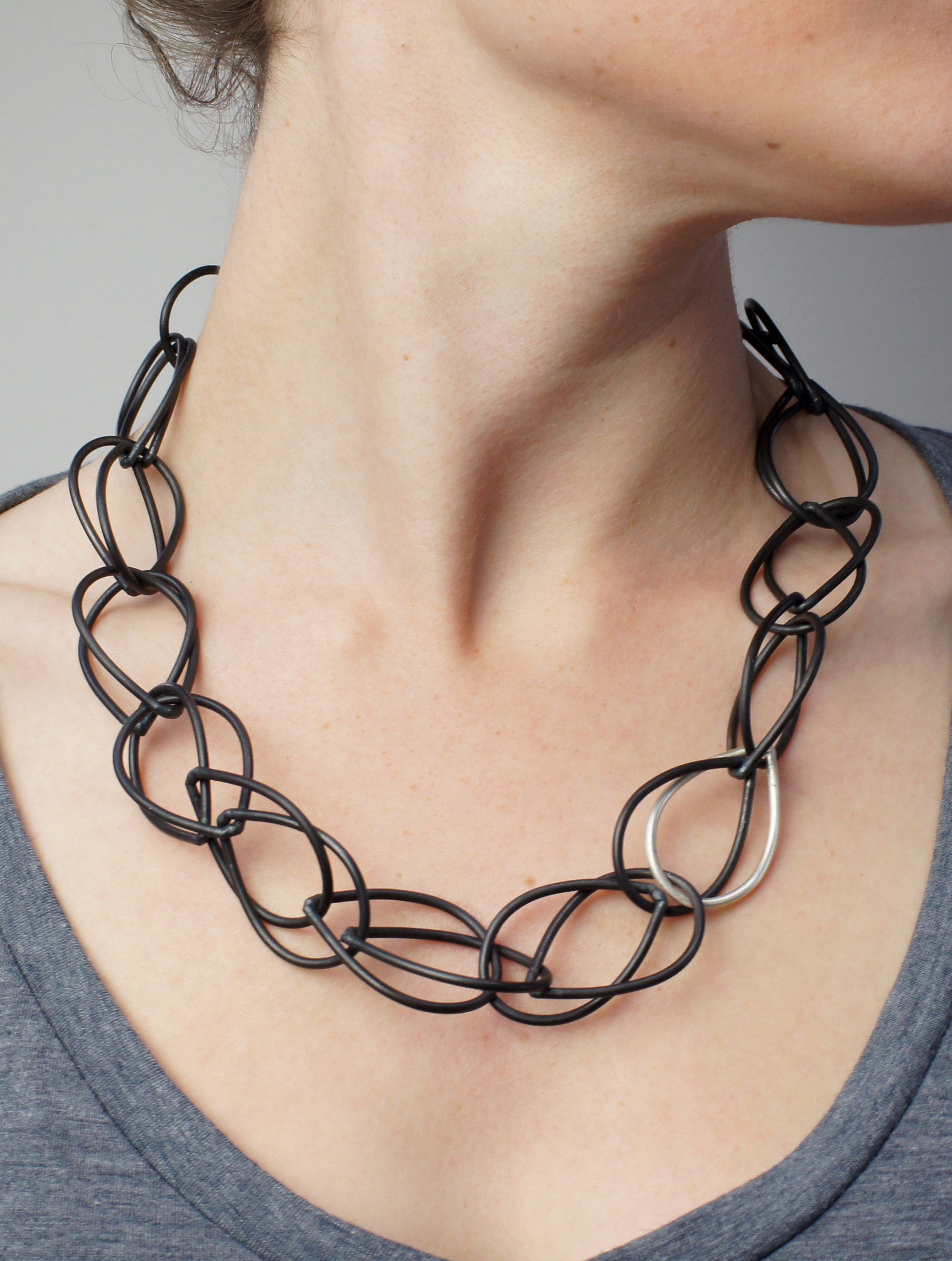 Isabella necklace in steel and silver