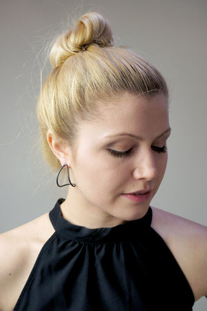 large curve post earrings in black