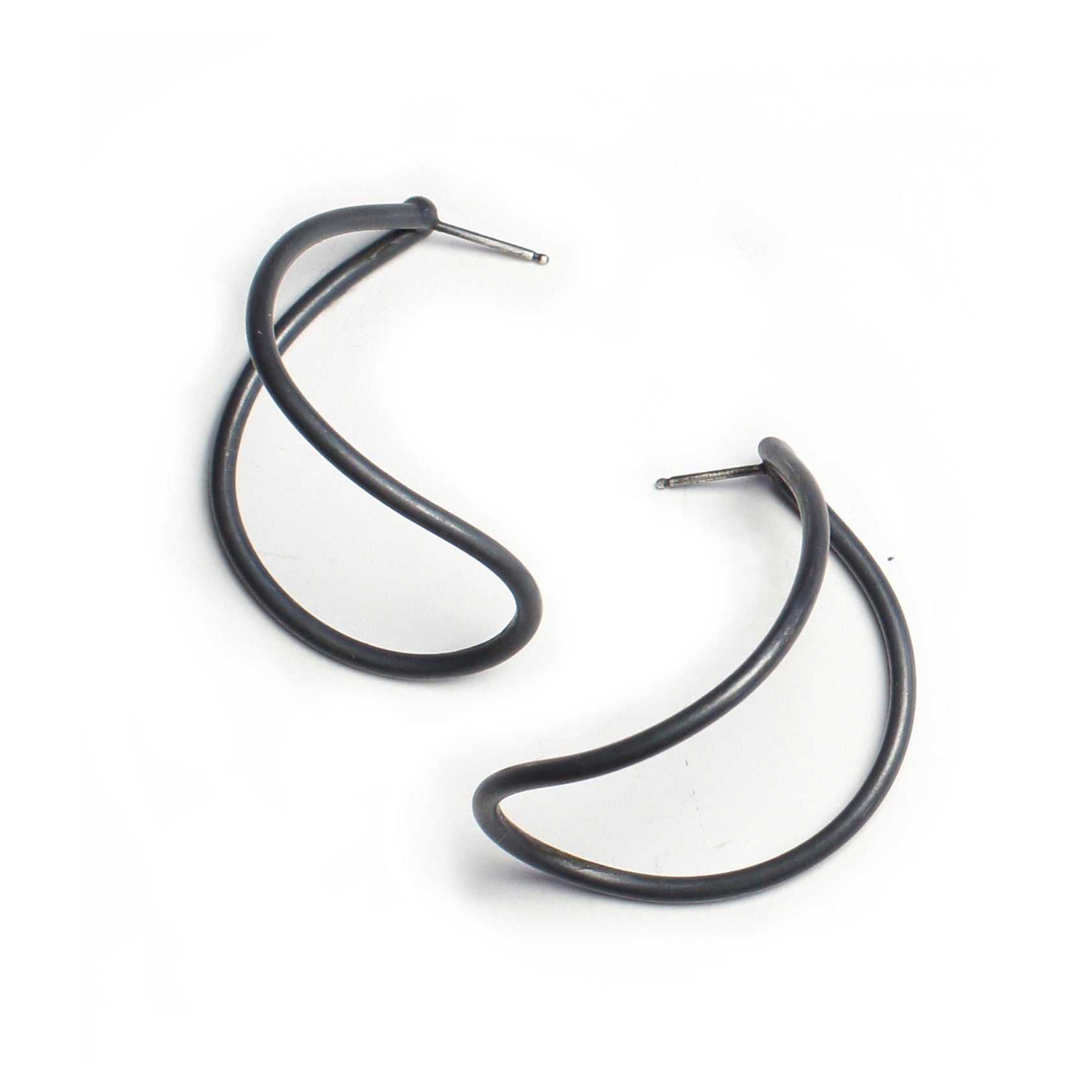 large curve post earrings in black