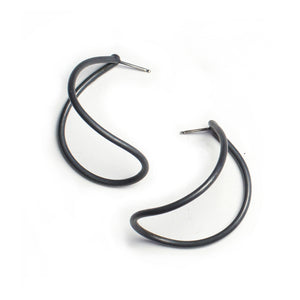 large curve post earrings in black