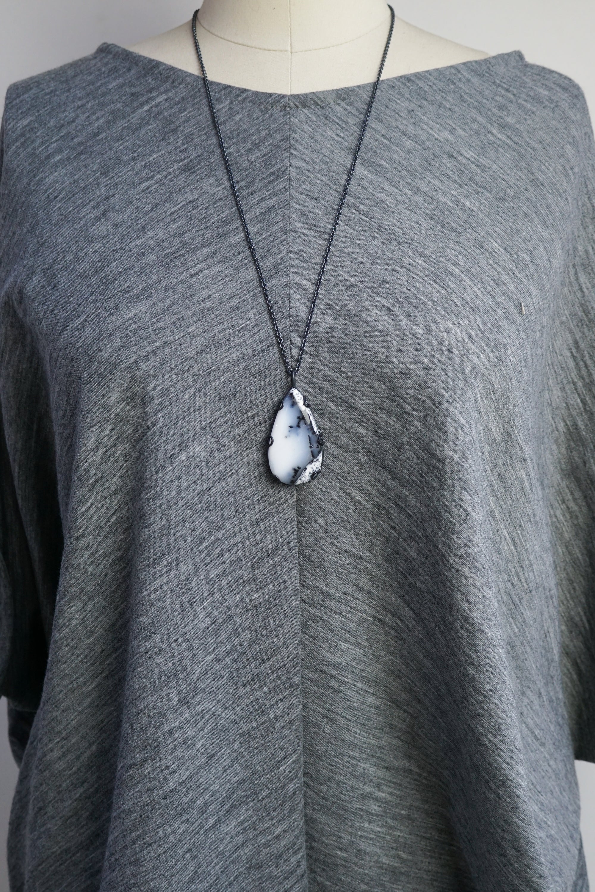 long Contra pendant