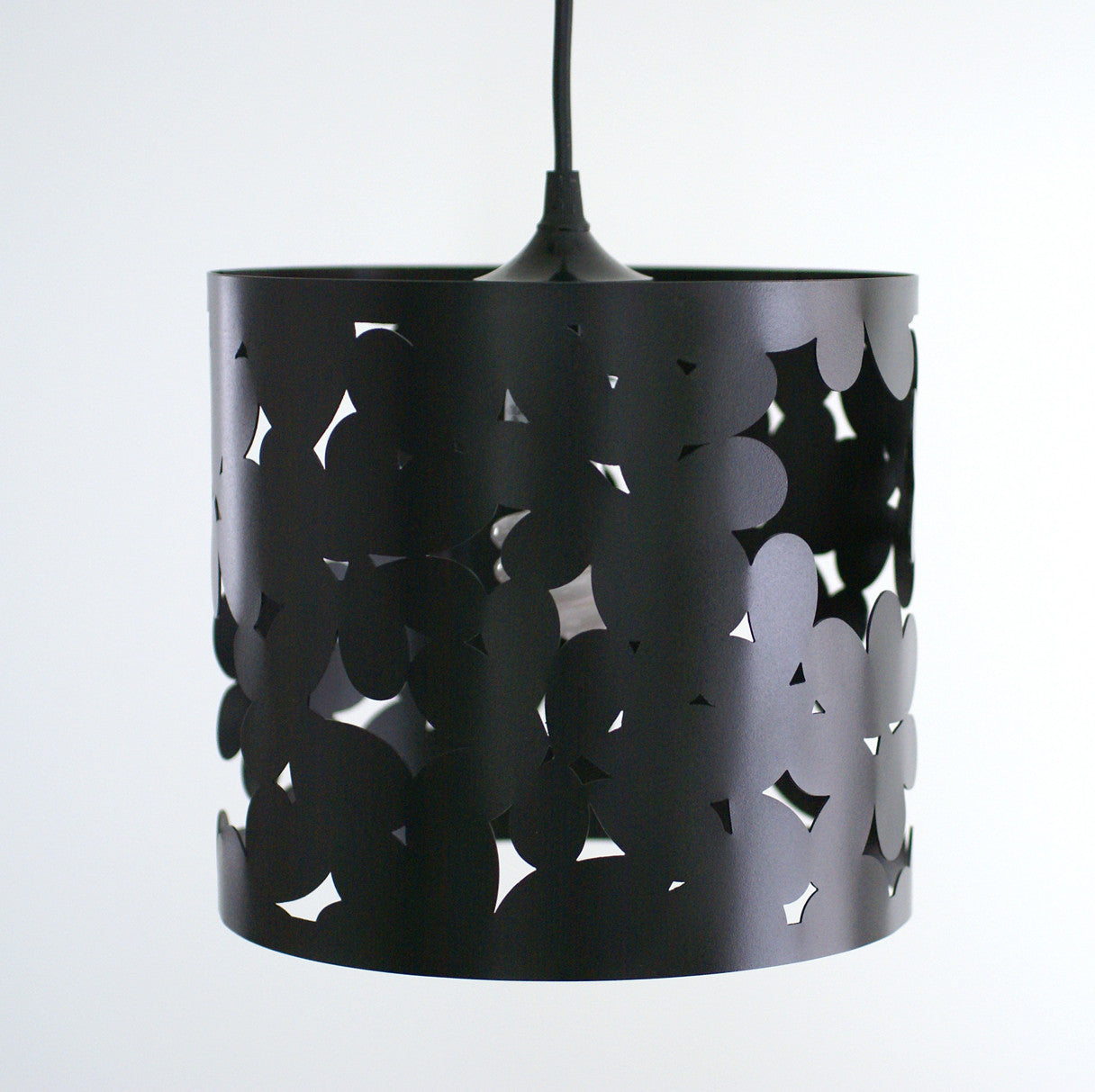 cluster leaf medium pendant lamp - matte black