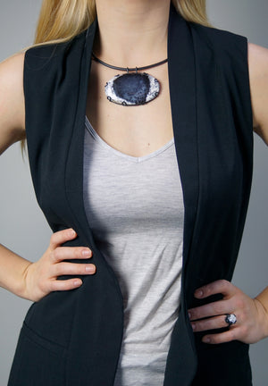 oval Contra Noir necklace