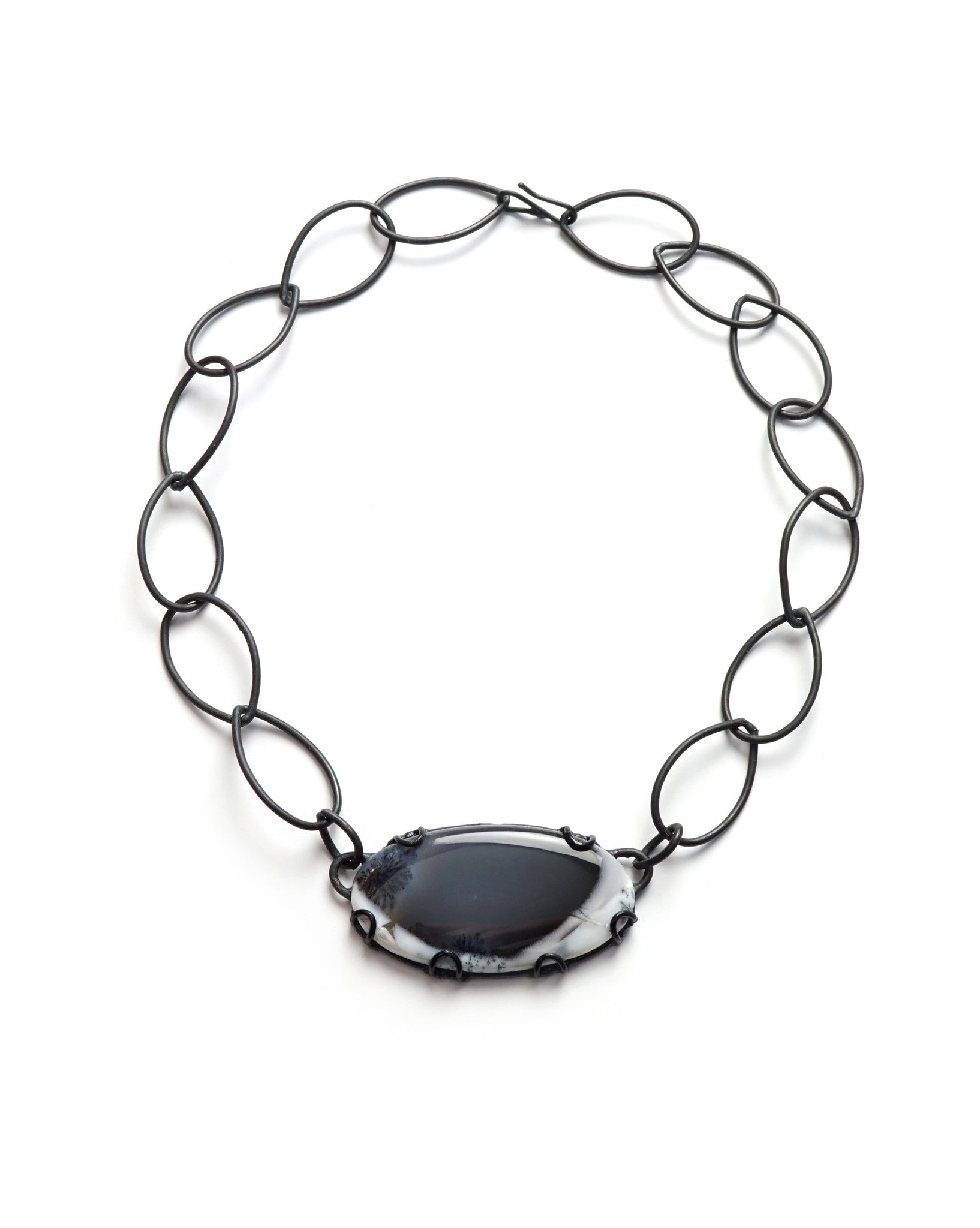 oval Contra Noir necklace