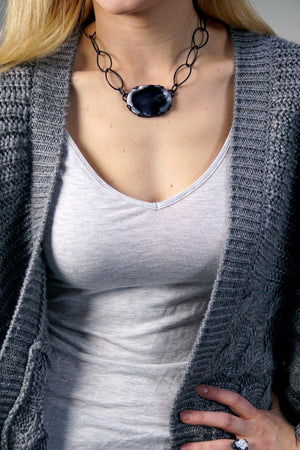 oval Contra Noir necklace