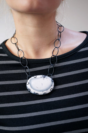 oval Contra necklace