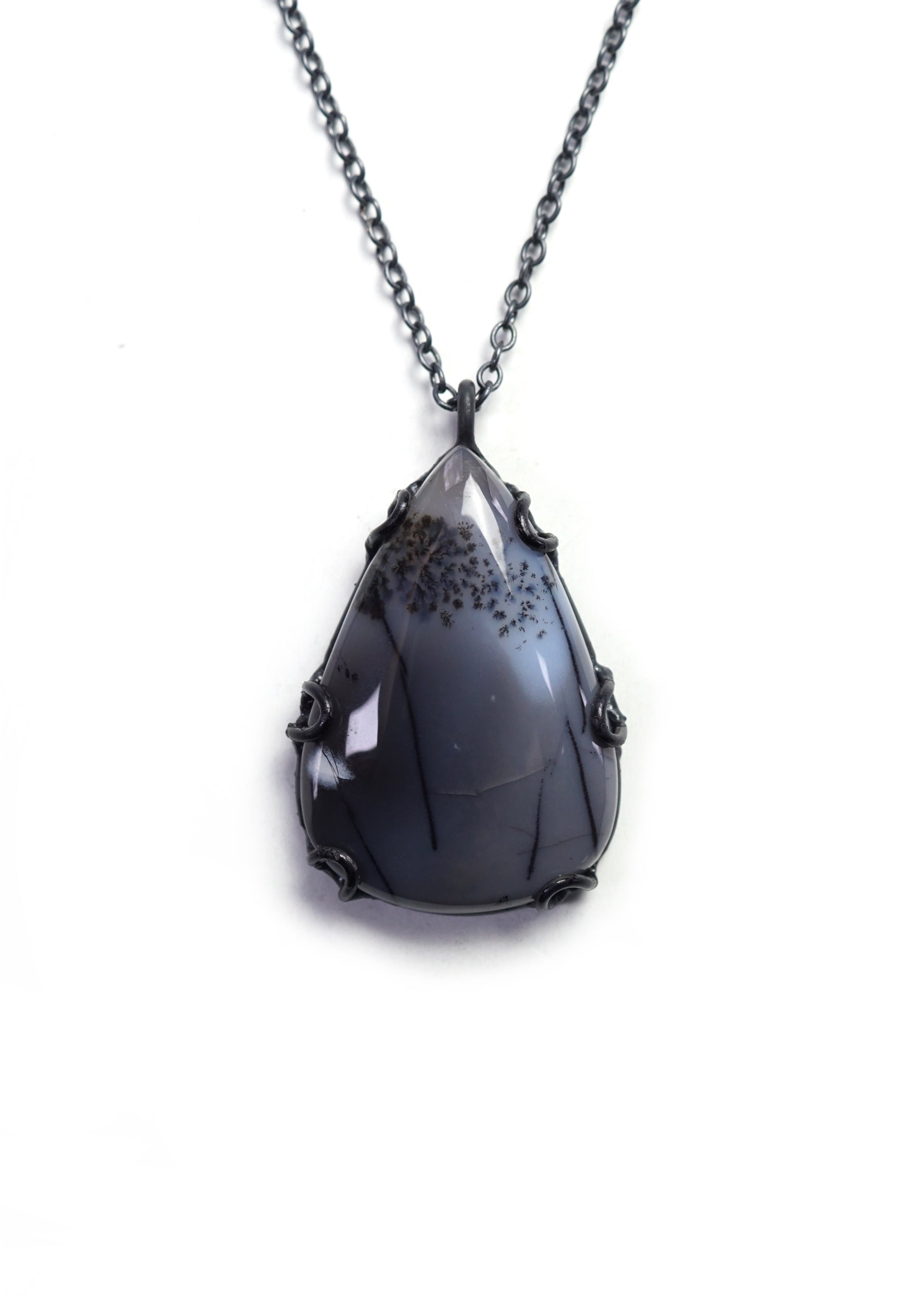 Contra Noir pendant