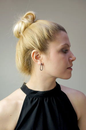 small petal post earrings in black