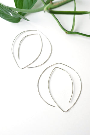 Tete Threader Hoop Earrings in silver or gold-filled