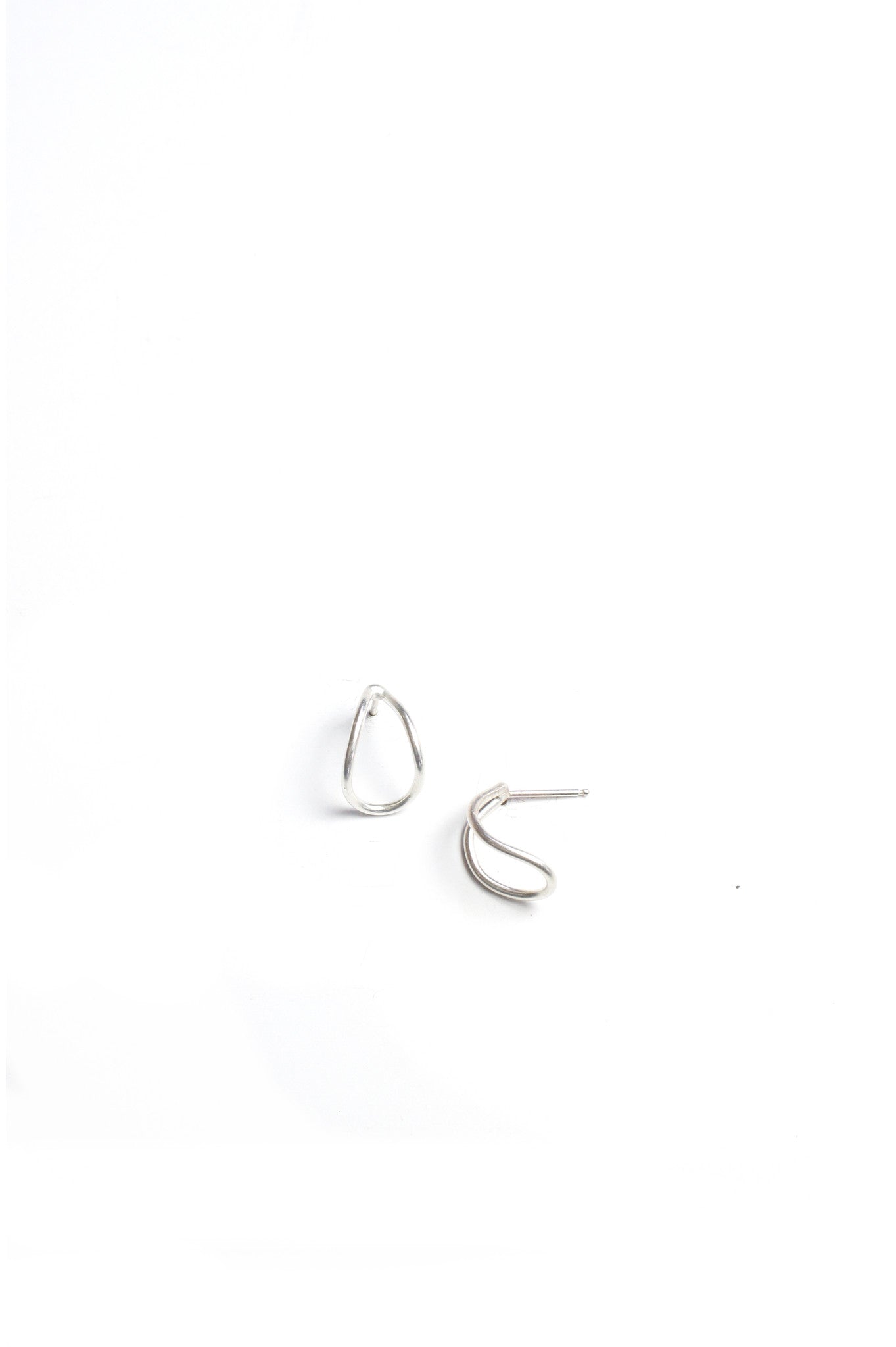 tiny curve post earrings in silver