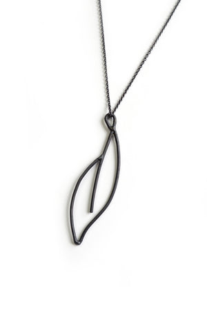 Verdoyante Necklace in black steel, silver, or bronze