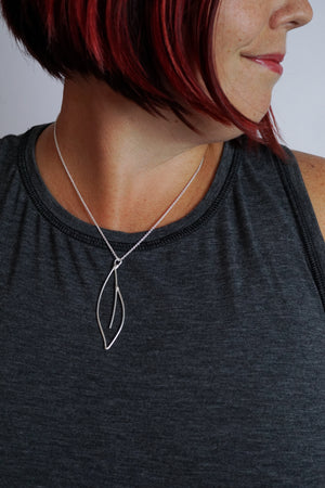 Verdoyante Necklace in black steel, silver, or bronze