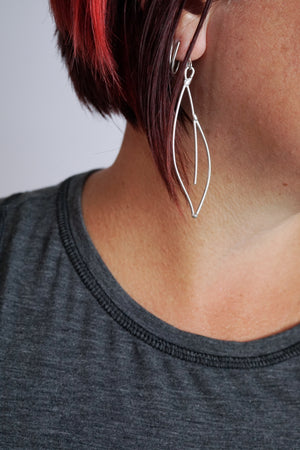 Verdoyante Earrings in black steel, silver, or bronze